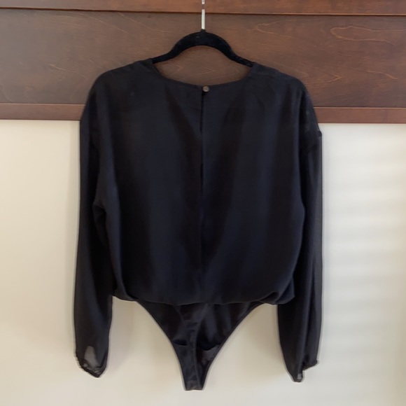 Aritzia talmont blouse size medium EUC - Picture 2 of 2